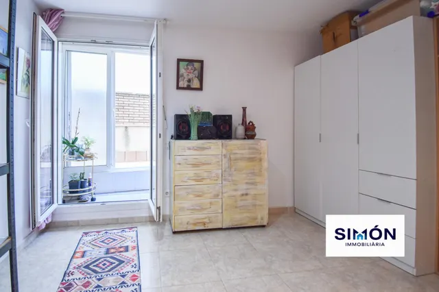 ¡FANTÁSTICA OPORTUNIDAD EN SANTPEDOR! Piso de 3 habitaciones dobles, con balcón y terraza. — 36