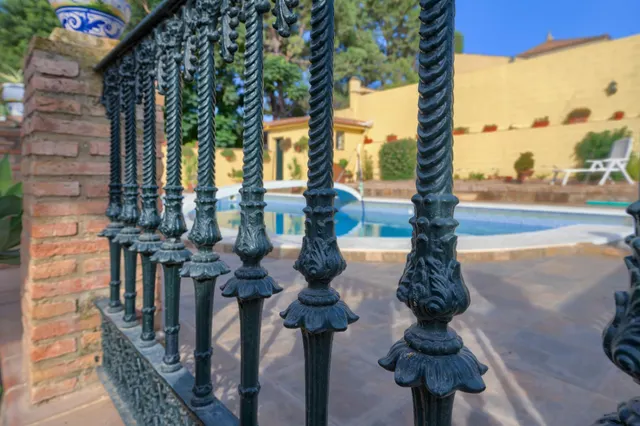 Espectacular chalet con piscina de diseño, jardín de 2.000 m2 y 4 dormitorios con baño propio — 43