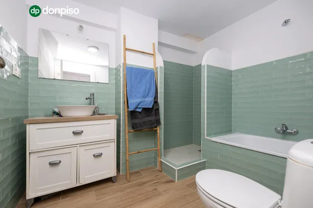 ¡Tu hogar soñado te espera en esta espectacular casa reformada! — 30