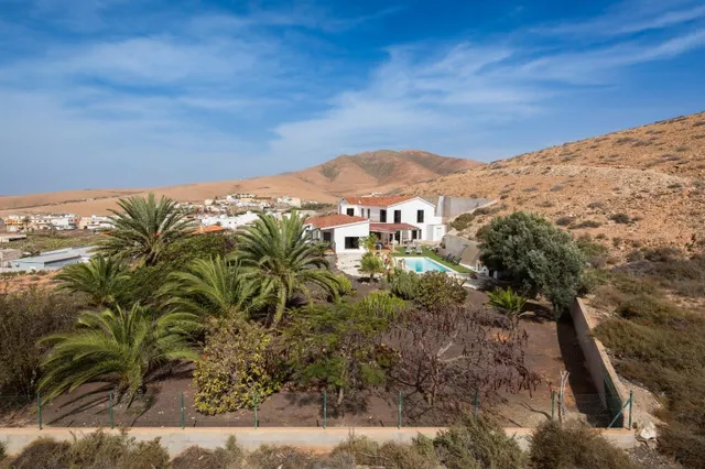 VILLA DE LUJO EN PARCELA DE 42.000 m2 EN PÁJARA – 5 DORMITOR - foto 5
