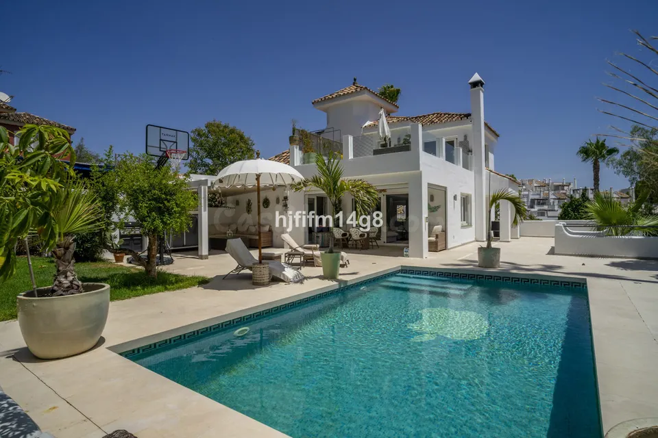 Chalet 4 habitaciones 239m² en venta - Marbella