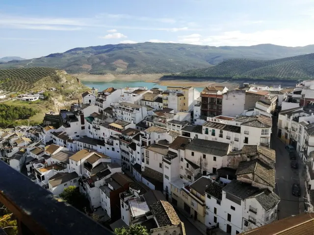 Ideal cómo inversión o si desea vivir en un pueblo con encan - foto 3