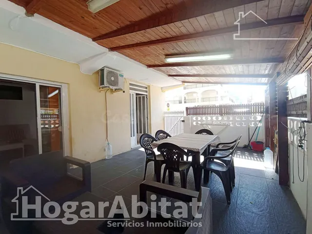 REFORMADO, ACOGEDOR CON TERRAZA EN PRIMERA LÍNEA DE PLAYA - foto 5