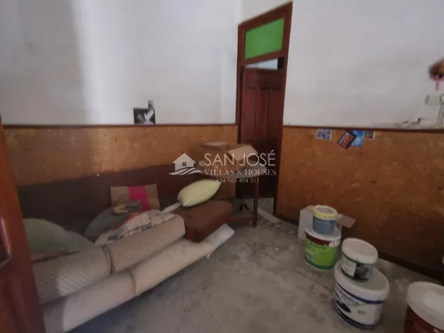 SE VENDE CASA EN JACARILLA,  PARA REFORMAR — 10