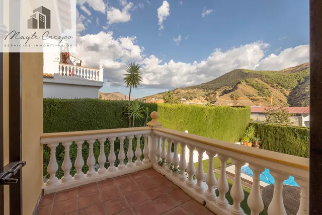 CHALET CON PISCINA Y JARDÍN A SOLO 10 MINUTOS DE GRANADA — 35