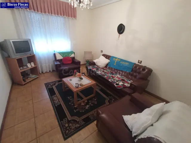 SE VENDE CASA EN TROBAJO DEL CAMINO - foto 5
