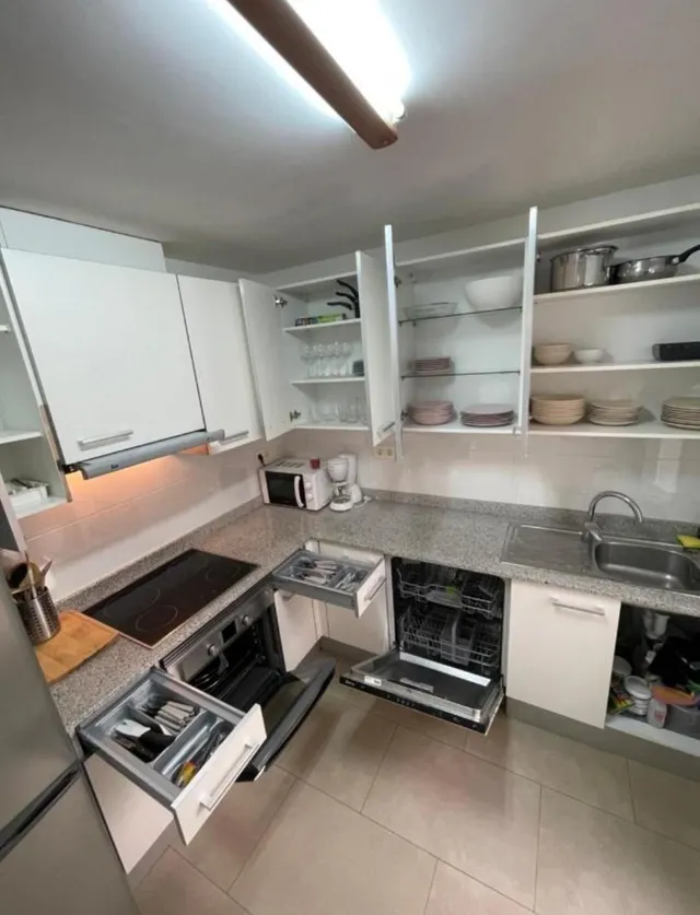 Amplio Adosado en Calas de Santiago Bernabeu , 3 dorm. 3 baños , Garaje , Piscina comun. etc. — 10