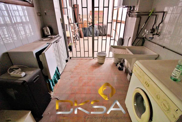 320 m2, 5 habitaciones y un salón de 80 m2: esto no es un piso, es casi un mundo aparte — 13