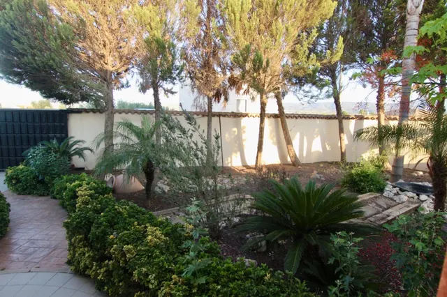 Alquiler larga estancia chalet con piscina — 12