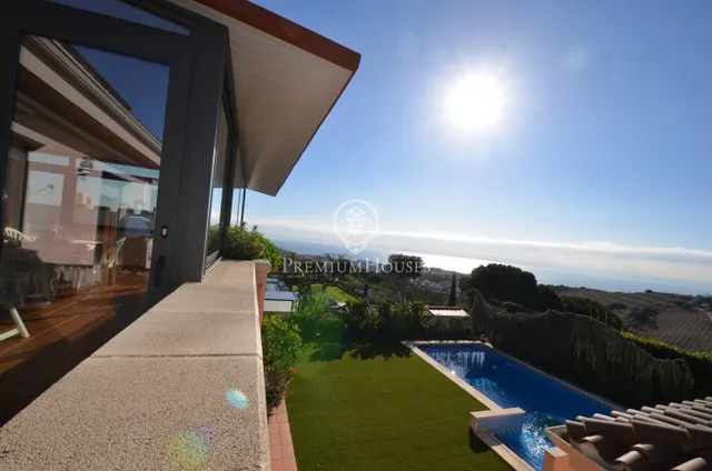 Casa con piscina en venta con vistas espectaculares en Alella — 2