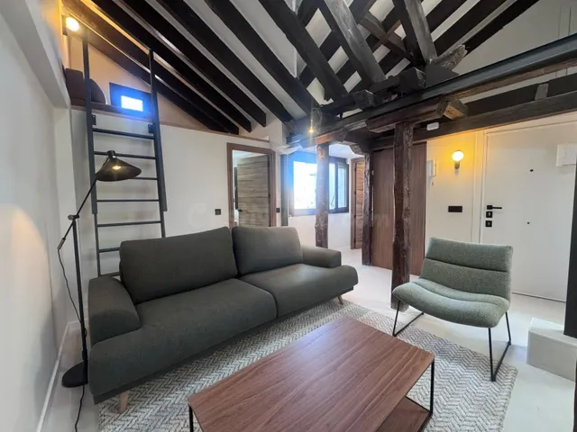 Exclusiva vivienda exterior a estrenar junto a la Puerta del