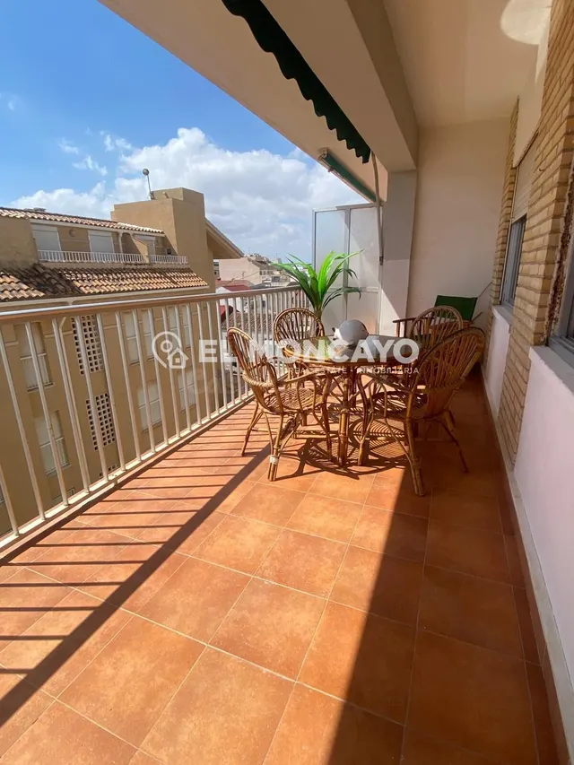 Fantástico apartamento con vistas laterales al mar en Torre  - foto 4