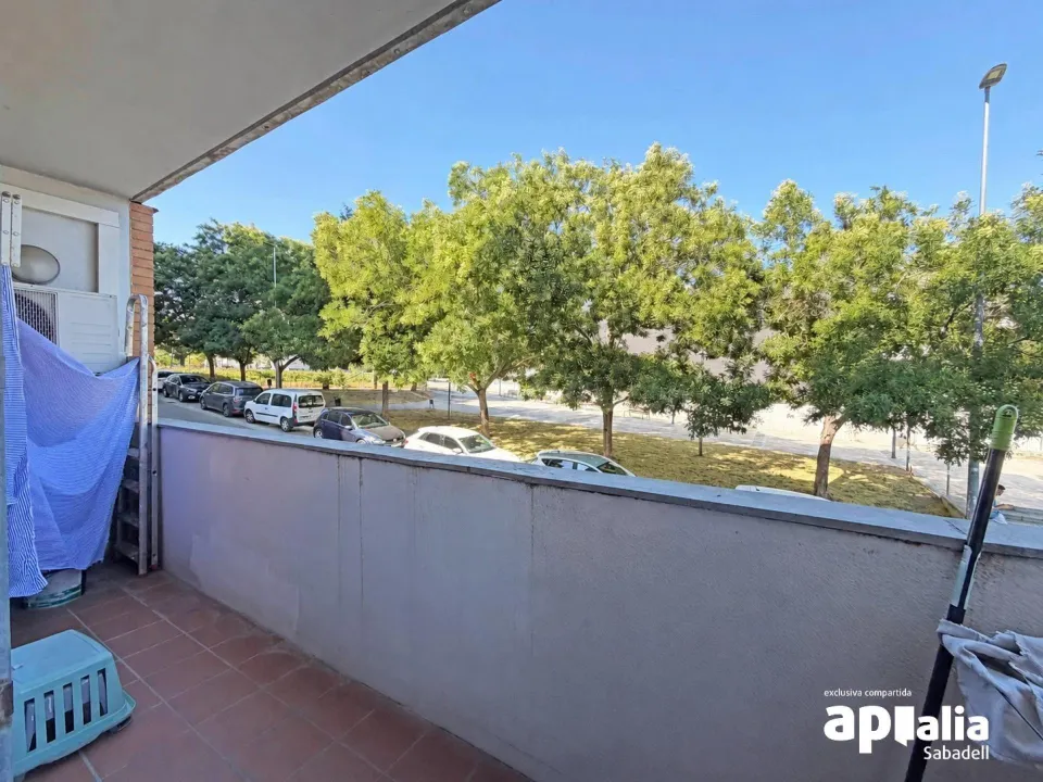 Ampli pis amb pk i traster a parc europa