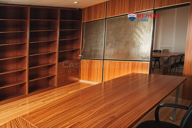OFICINA EN VENTA A 2 MINUTOS DEL AYUNTAMIENTO, AMUEBLADA - foto 2