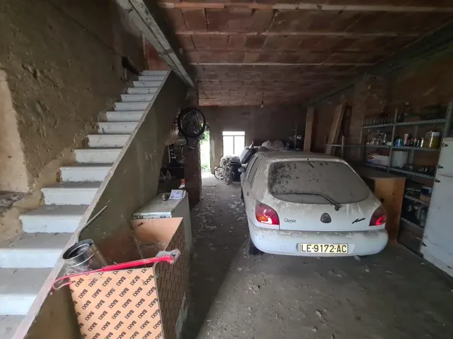 SE VENDE CASA EN VALENCIA DE DON JUAN, 2 PLANTAS, COCHERA, MERENDERO, MUCHAS POSIBILIDADES — 28