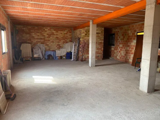 INMUEBLE DE DOS ALTURAS EN CONSTRUCCIÓN — 12