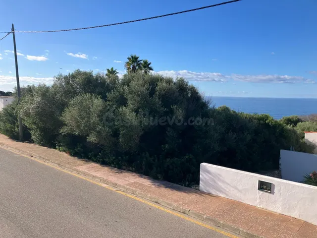 PARCELA EDIFICABLE EN PRIMERA LINEA DE CALA EN PORTER - foto 3