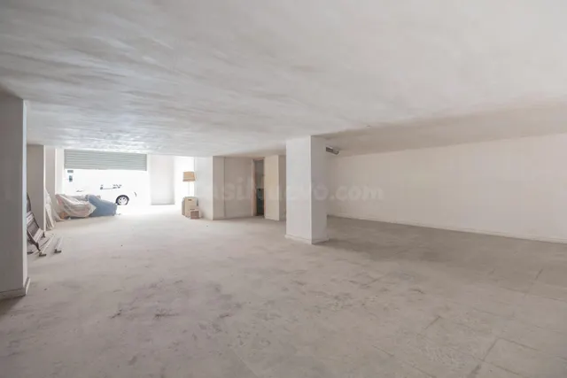 Amplio Local Comercial en el Corazón de Gandía - Oportunidad - foto 3