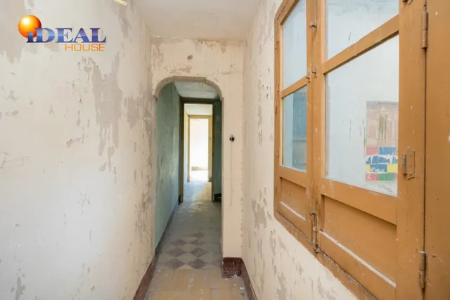 A LA VENTA EDIFICIO EN PLAZA BIB-RAMBLA — 44