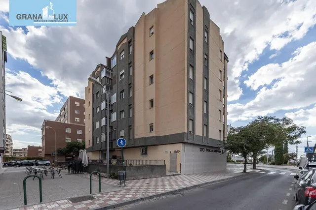 Piso reformado junto a estadio de la juventud — 31