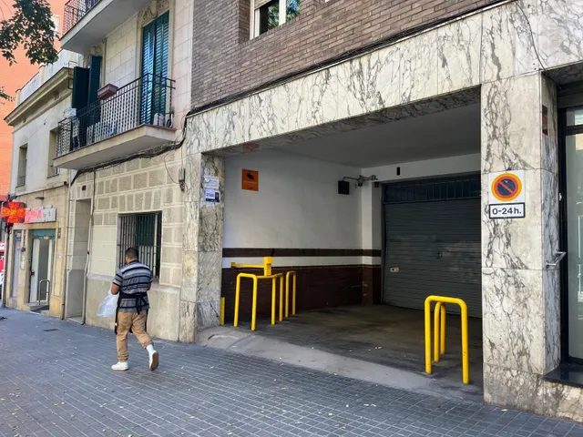 Plaza de parking en venta en calle Sardenya, Barcelona: 7,09 m2 en sótano con fácil acceso — 9