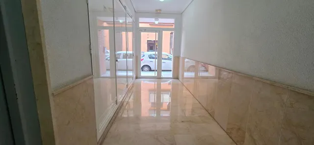 PISO A LA VENTA AMPLIO, LUMINOSO Y CON PLAZA DE GARAGE — 28