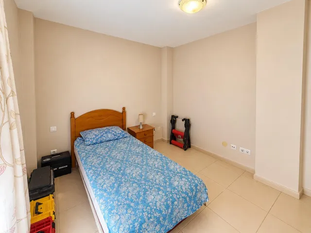 Piso de 3 dormitorios con garaje y ascensor en Marpequeña, Telde — 20