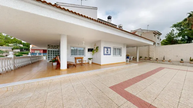 Chalet Independiente con Encanto en Parcela de 1.200 m2 – 6  - foto 3