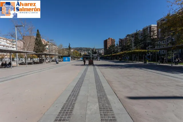 Local comercial en venta en calle agustina de aragón — 23