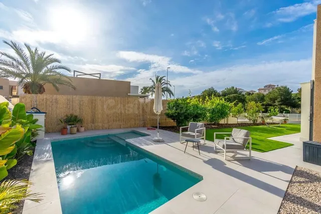 ¡Chalet Independiente de Lujo con Piscina Privada en La Zeni - foto 4