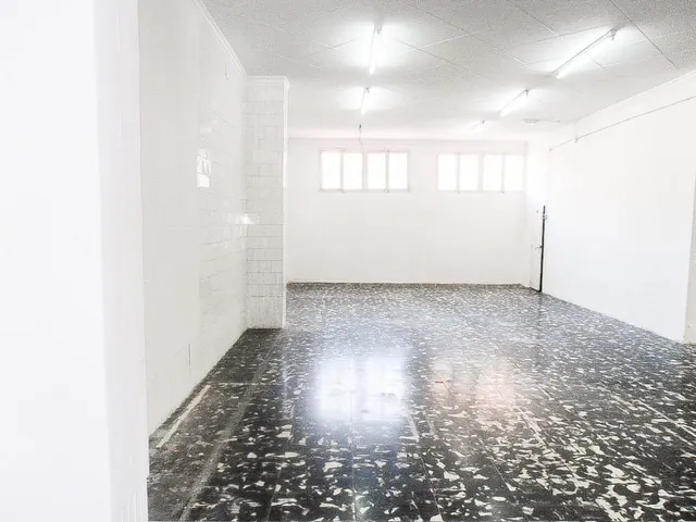 Local diáfano en venta, Sabadell, zona  Creu de Barbera — 15