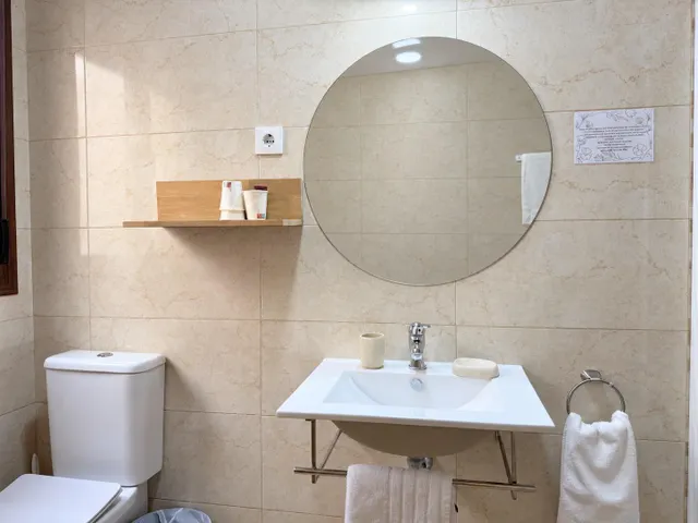 HOSTAL RESTAURANTE EN PLENO CASCO ANTIGUO DE CANDELEDA — 26