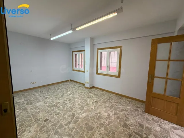 ATENCION INVERSORES, SE VENDE AMPLIO LOCAL EN EL CENTRO DE B - foto 5