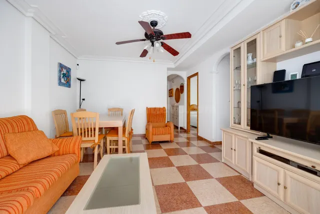 Ático de 2 dormitorios con gran terraza soleada a 100 m de l
