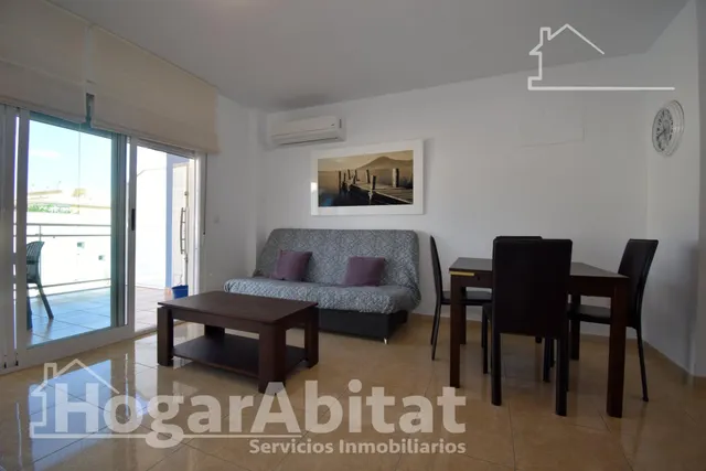 Seminuevo con terraza, piscina y garaje cerca de la playa — 8
