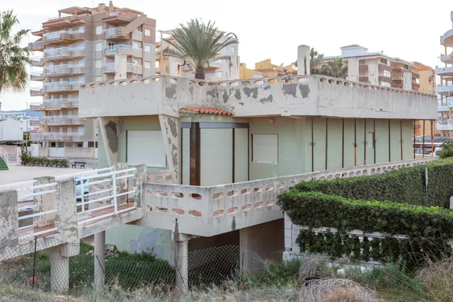 Vive el mar desde casa: parcela exclusiva en primera línea de playa en Xeraco — 11