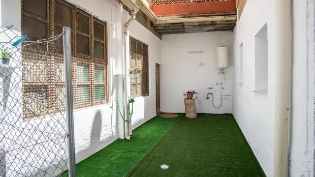 Casa en planta baja con entrada independiente, totalmente reformada, y local en planta baja. — 15