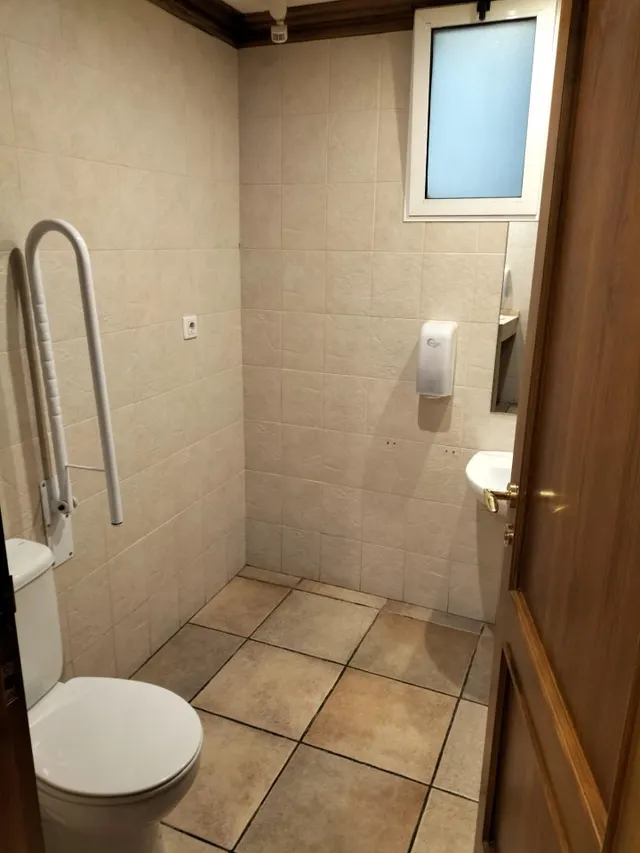 EN VENTA LOCAL COMERCIAL CON INQUILINOS — 26