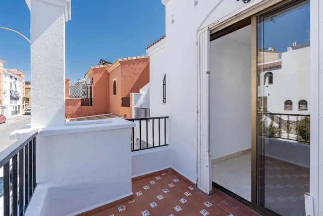 CASA ADOSADA EN MOTRIL — 36