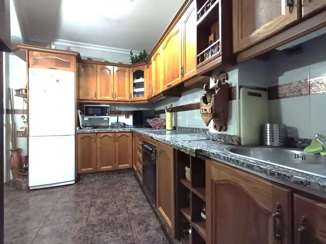 Gran vivienda con 5 dormitorios junto avenida Barcelona!! — 12