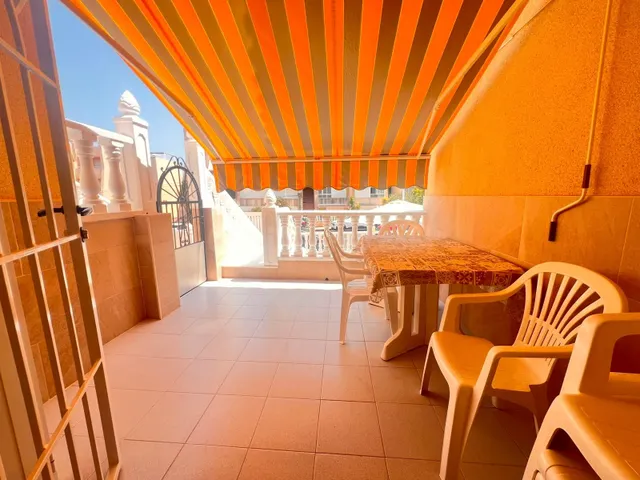 Bungalow en planta baja con amplia terraza a 10 minutos de la Playa de La Mata — 4