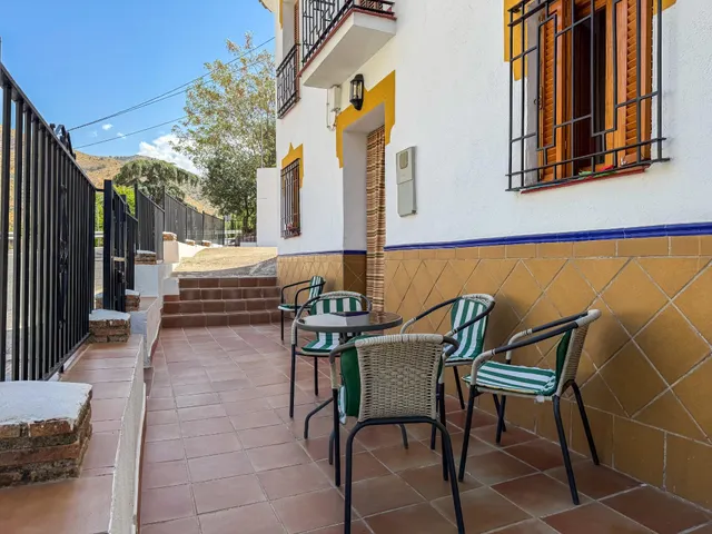 Casa independiente en la entrada de Pinos Genil. (A 10 minutos de Granada) — 30