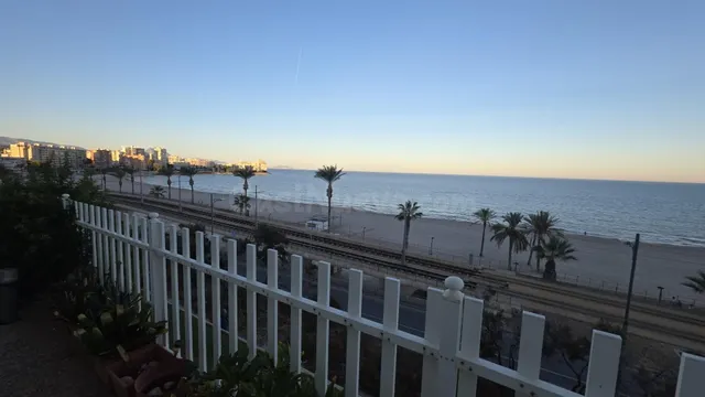 Vive frente al mar en este exclusivo piso en la Playa de Muc - foto 4