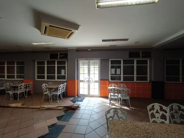 LOCAL COMERCIAL CERCANO AL CENTRO — 4