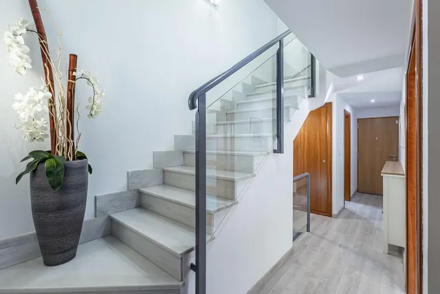 Amplia casa de 182 m2 con patio, gran sótano y a menos de 5 minutos del metro — 14