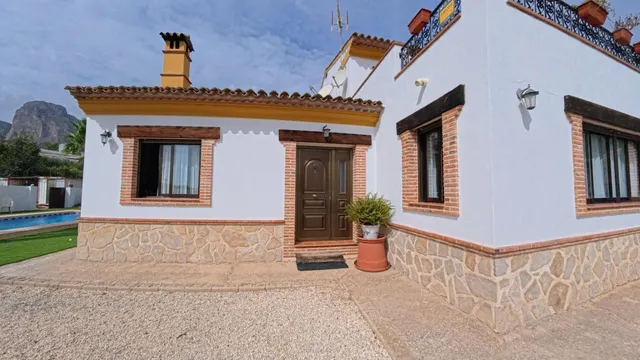 Casa en venta en Polop con piscina privada, gran parcela y vistas despejadas — 22