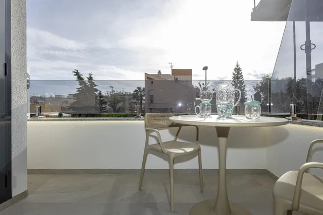 Apartamento de nueva construcción con 2 dormitorios y piscina comunitaria en Torrevieja — 19