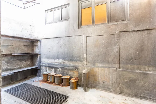 Oportunidad en Gandia: Amplio Local Comercial en Venta — 18