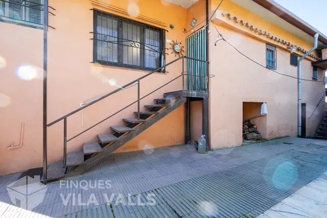 Granja con posibilidad de 2 vivendas.y 1 Ha de terreno — 12