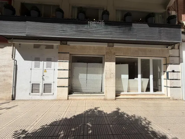 Local comercial en plena avenida santos patronos — 6